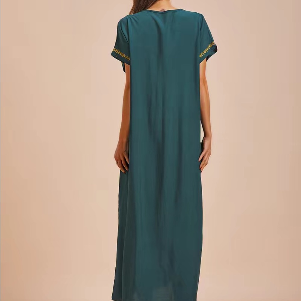Embroidered dress - Picture 3 of 5